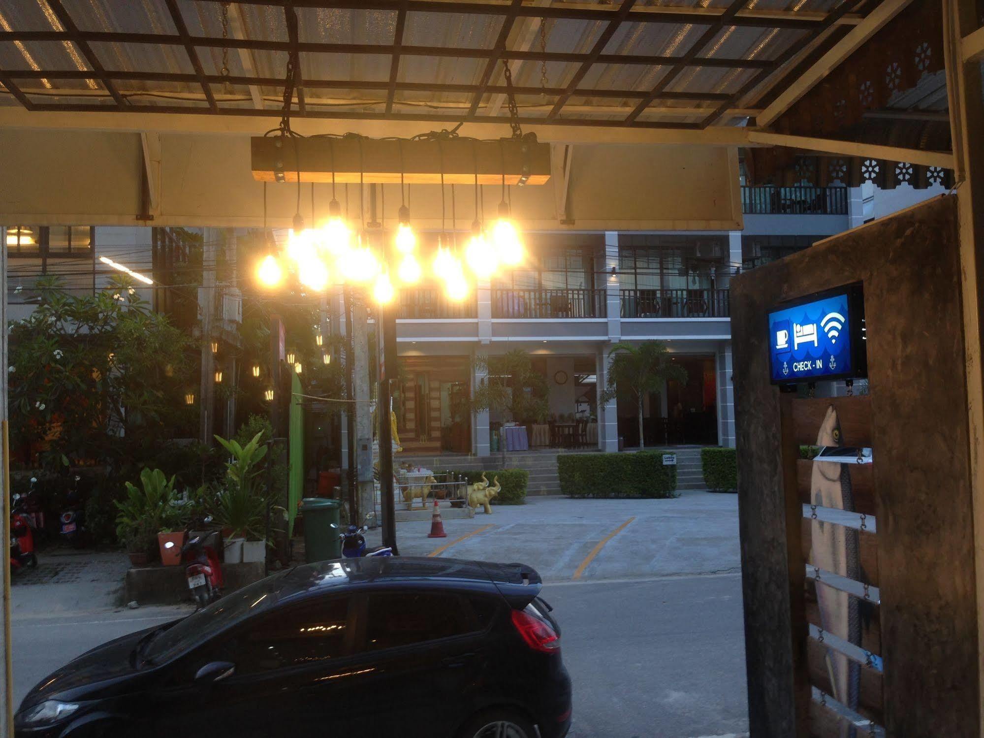 Ploenlay Hotel Ao Nang Exterior foto